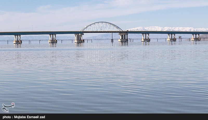 فرهاد سرخوش : ادامه بهبود وضعیت دریاچه ارومیه نیازمند اصلاح جاده میانگذر است
