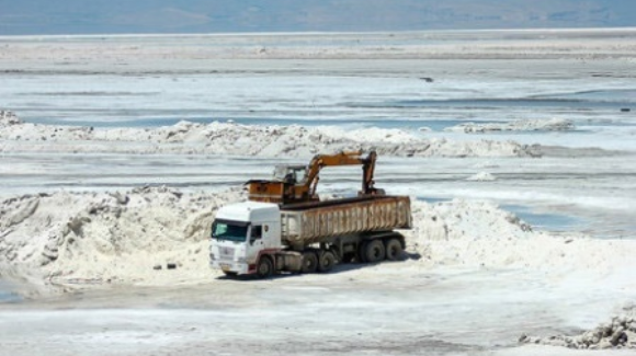 حکم جایگزین برای متخلف برداشت غیر مجاز نمک از دریاچه ارومیه