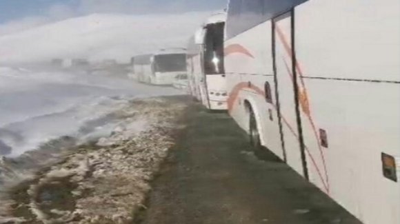 نجات حدود هزار مسافر گرفتار شده در کولاک تمرچین پیرانشهر/ مدیریت بحران شهرستان کولاک تمرچین را پیش بینی نکرده بود