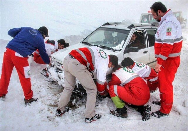 نجات ۳۶۲ نفر گرفتار در برف و کولاک در آذربایجان غربی طی ۲۴ ساعت گذشته