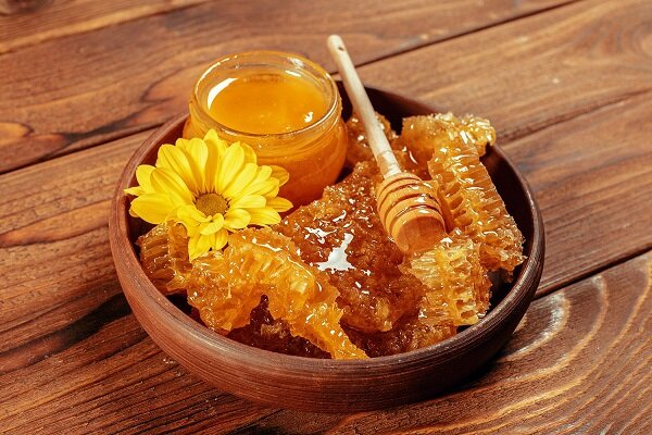قطب اول تولید عسل کشور خریدار ندارد/ صادرات فله‌ای عسل