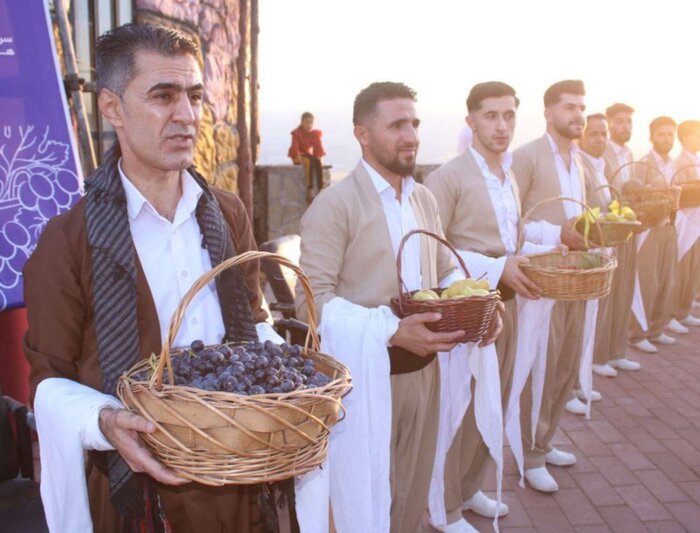 آغاز سومین جشنواره انگور سیاه سردشت